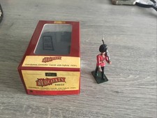 BRITAINS TOY SOLDIERS GUARDSMAN GRENADIER GUARDS WITH ENFIELD 1950’S 44033 70mm