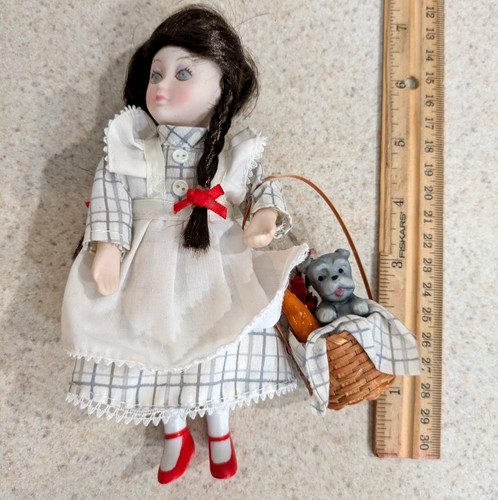 Dorothy toto in - toto,