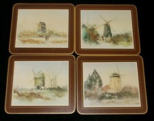 SET OF 4 VINTAGE TABLE MATS