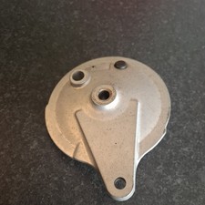 YAMAHA FS1E FIZZY SS  BRAND NEW GENUINE YAMAHA FS1E REAR BRAKE BACKPLATE 