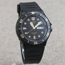 90s RETRO CASIO MRW-61 Diver Kanji Day/Date Quartz Watch - Japan Imported