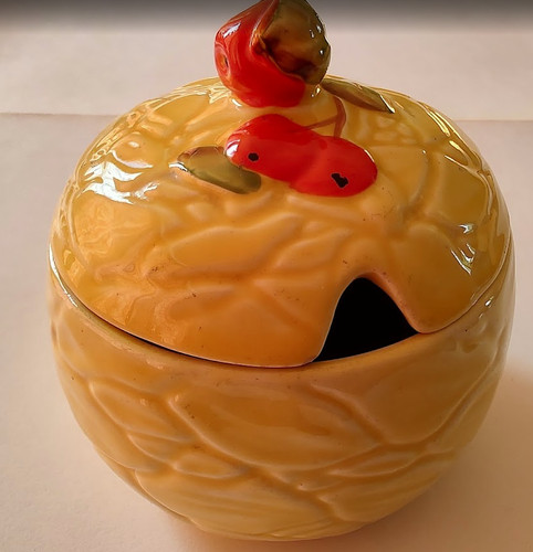 Marmalade pot with lid and