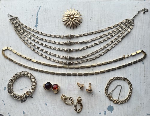 Vintage now monet gold tone - gold,