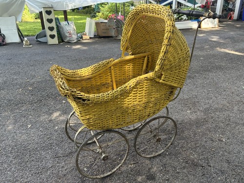 Vintage wicker bassinet - wicker,