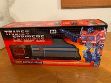 Genuine Hasbro Transformers G1 2002 Toys r Us reissue Optimus Prime MISB