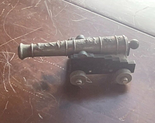 Small ornate metal - small, naval