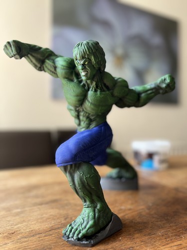 Lou ferrigno hulk sculpture - ferrigno,