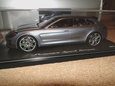 1/18 Spark Porsche Panamera