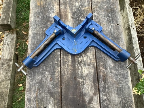 Record 141 corner - clamp, heavy