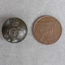 A Victorian Royal Artillery 22mm metal uniform button