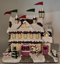 Hawthorne Village Santa and Mrs Claus Castle Rudolphs Christmas Town House