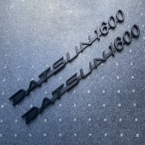 Datsun 1600 car - x, badges