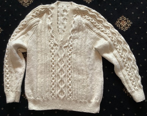 Neck aran hand knitted - v,