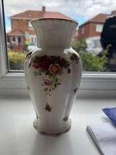 Royal Albert Old Country Roses Montrose Vase Bone China English (9 Inch High)