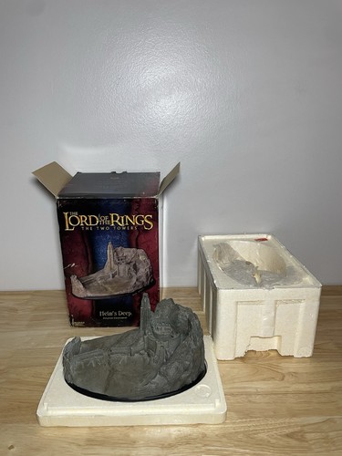 Sideshow weta helms deep - helms,