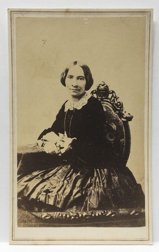 Cdv photograph seated woman - seated,