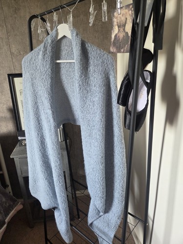 Long luxurious pale duck - duck, blue