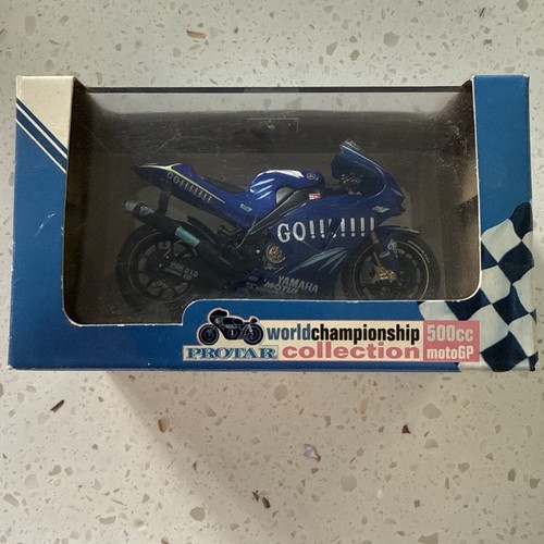 Valentino rossi 2004 yamaha - rossi,