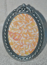 VINTAGE OVAL PHOTO FRAME -