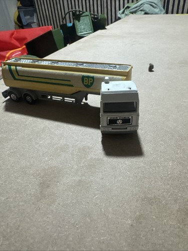 Corgi tanker lorry - , bp