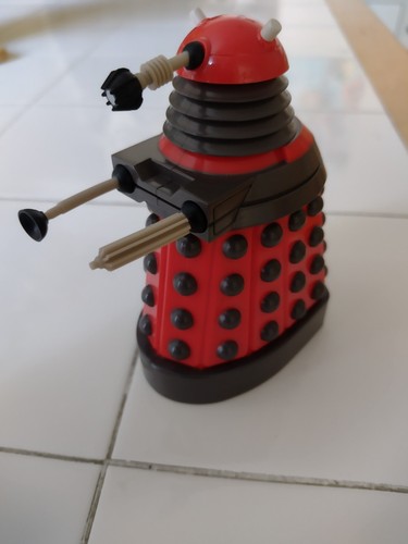 Zeon red dalek doctor who - zeon,