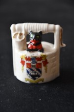 CRESTED CHINA ARCADIAN BLACK CAT IN WELL TORQUAY CREST