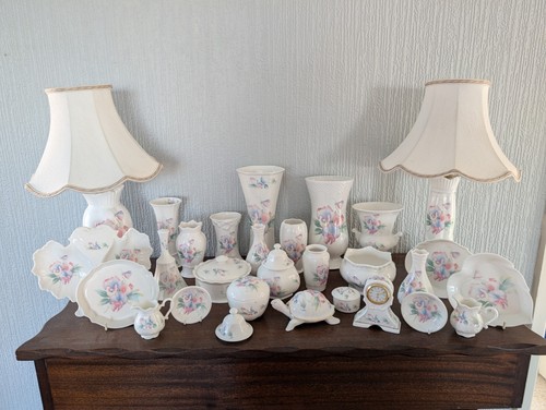 Pieces aynsley bone - of,