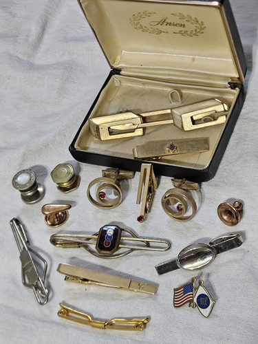 Lot cufflinks tie clips - of,