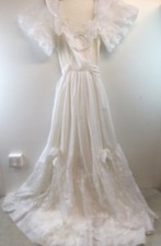 	Vintage White Wedding Dress