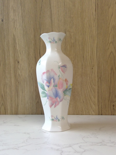 Aynsley little sweetheart vase - sweetheart,