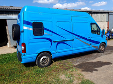renault master horse box in blue great condition ready to go