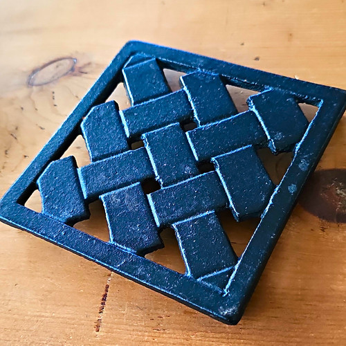 Black cast iron geometric - black,