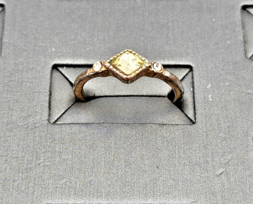 Gold tone pale yellow - gold,