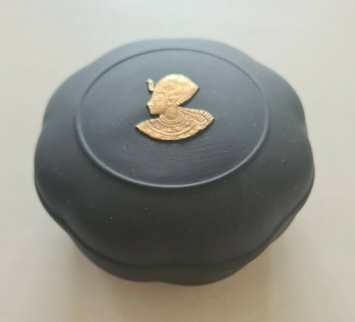 Wedgwood gold black - on,