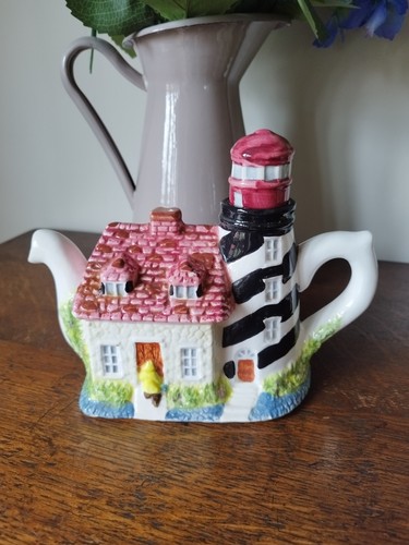 Small vintage lighthouse - small,