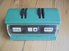 VINTAGE PERPETUAL DESK CALENDAR - GREEN - 1970'S?