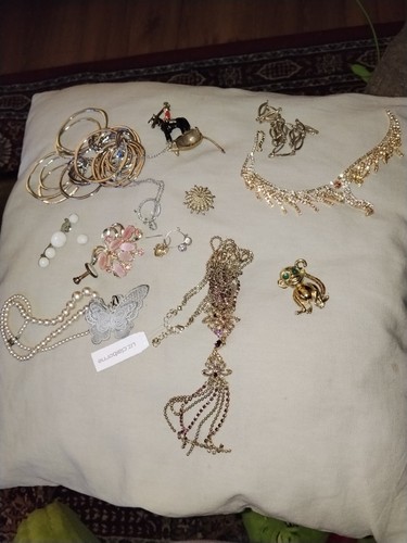 Vintage broken jewellery - vintage,
