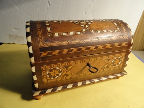 Vintage trunk style music box - vintage,