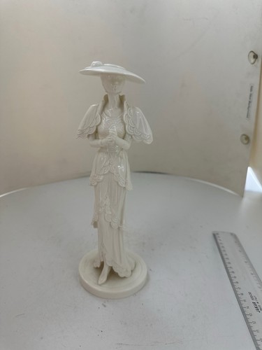 Coalport high society - coalport, figurine