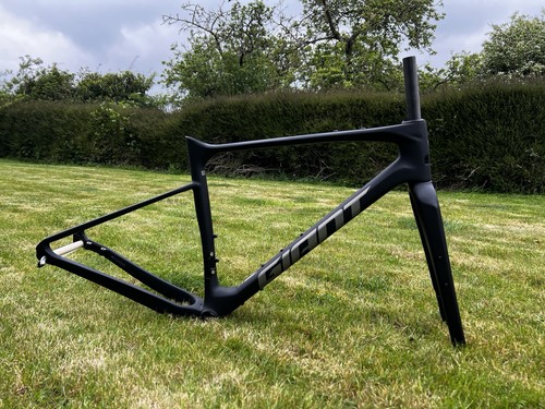 Giant revolt advanced - advanced, carbon