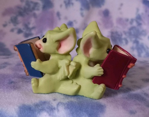Pocket dragon reading - pocket,