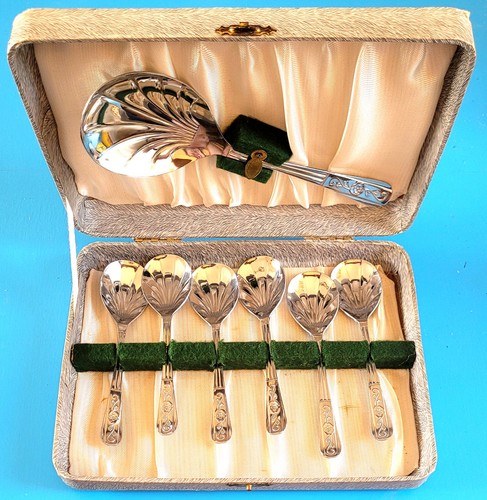 Scalloped fruit spoons - fruit, set