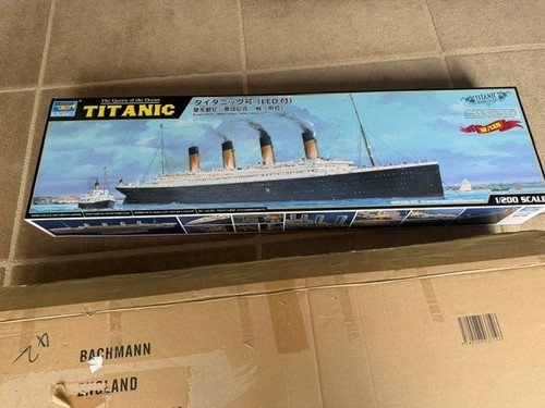 Trumpeter 200 titanic model - 1/200,