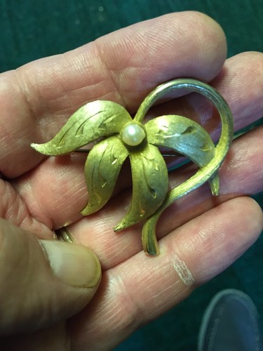 Vintage gold tone flower - a, gold-tone