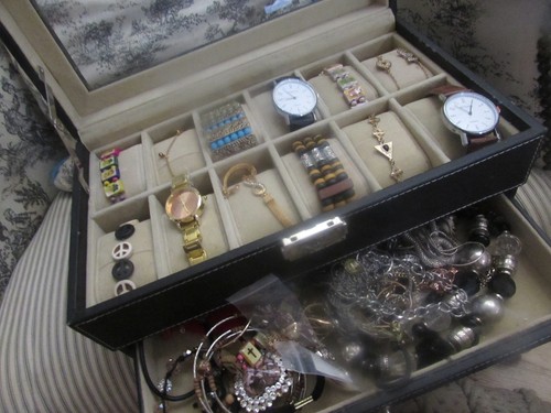 Jewellery box full - box, costume