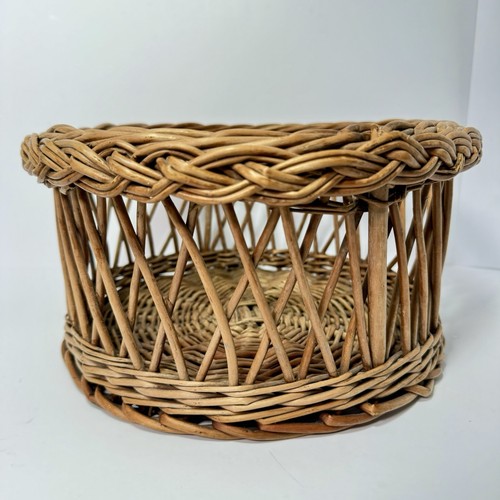 Vintage round wicker basket - round,