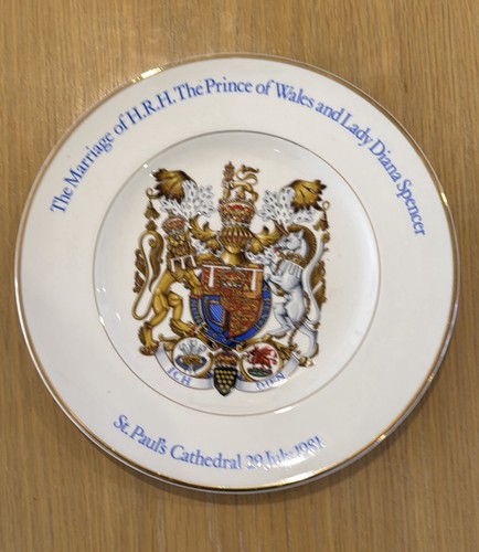 Commemorative plate marking