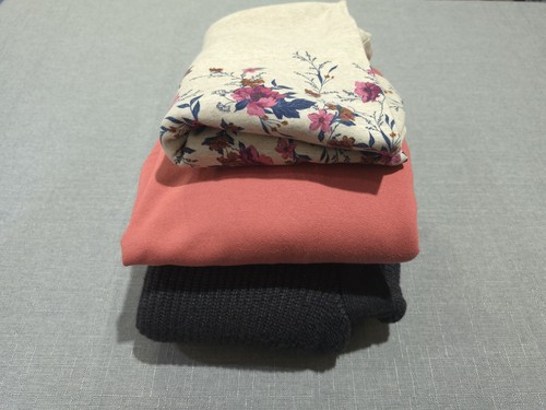 Lot womens sweaters - of, 3