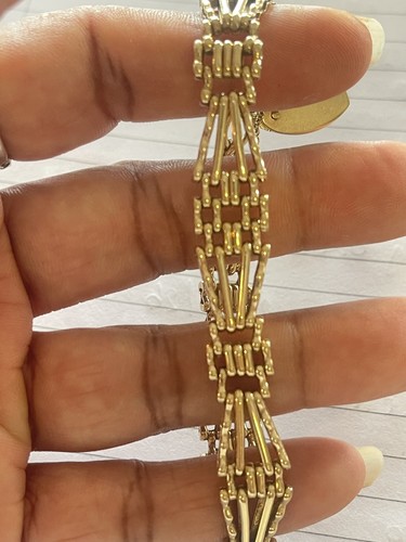 Beautiful 9ct yellow - beautiful,