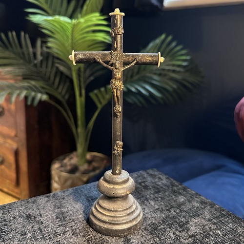 C1880 memento mori - mori, crucifix